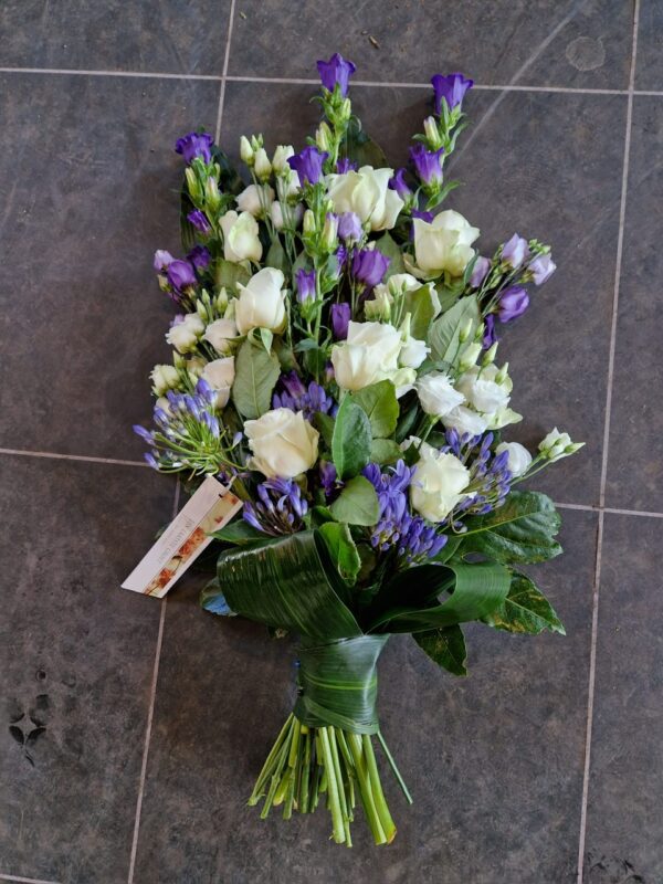 rouwboeket wit blauw