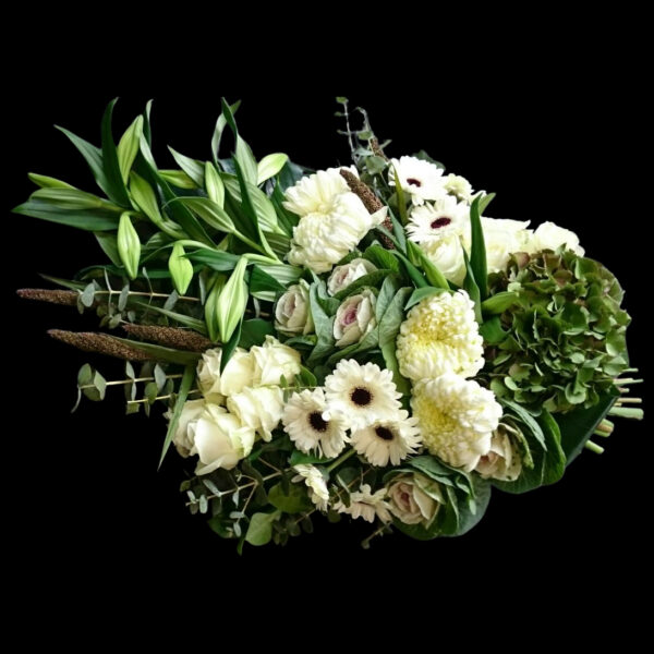 rouwboeket Rustiek Wit met witte bloemen en subtiel groen